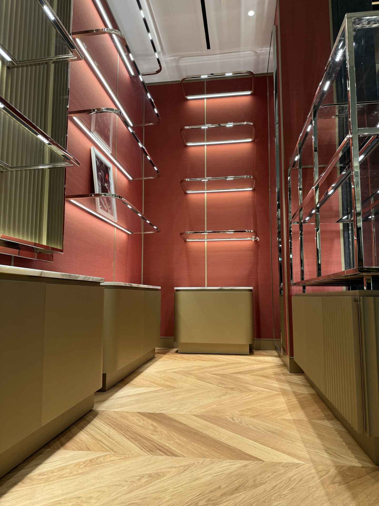 Delvaux — Harrods — Bespoke display shelving with integrated lighting